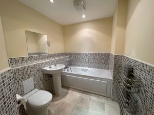Main Bathroom- click for photo gallery